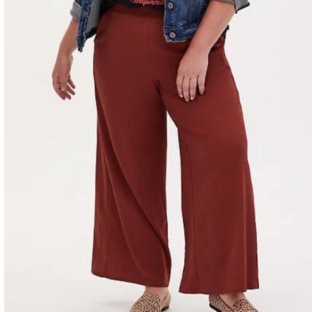 Torrid Size 26 Wide Capri Leg Pants